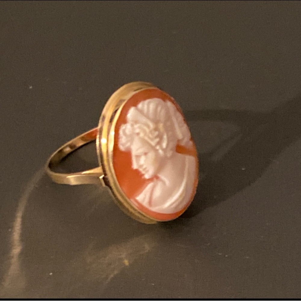 Vintage Italian Cameo 18 K Gold Ring